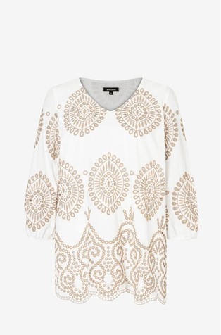 Blouse with contrast embroideries