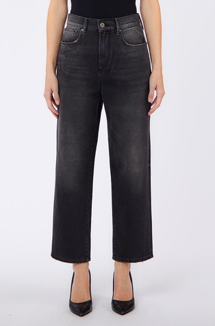 Cropped high rise jeans with abrasions