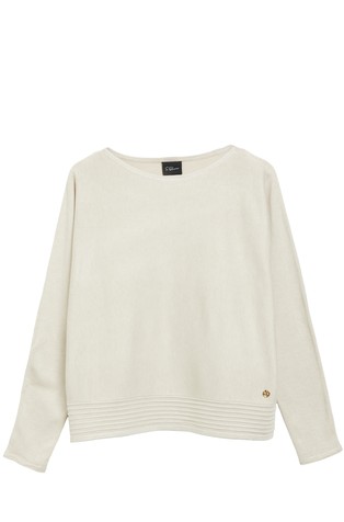 Knitted pullover with batwing sleeves