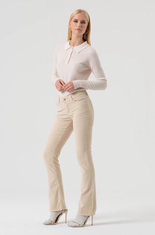 Push up žametne hlače z zvončastimi hlačnicami