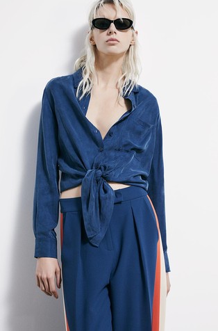 Plapolajoča srajca s pentljo