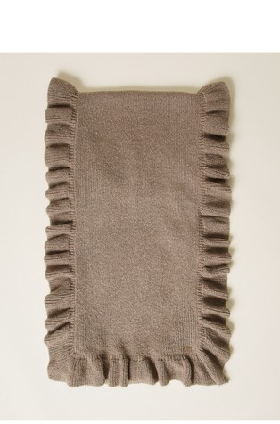 Knit scarf with ruffles