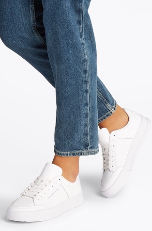 TOMMY HILFIGER Usnjene superge s kontrastnim logotipom Bela - White 6