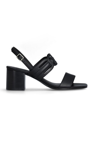 Leather sandals with wide heel