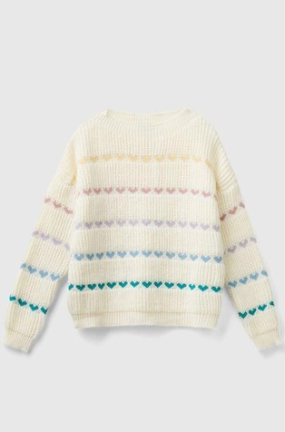 Sweater with heart inlay