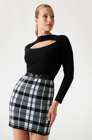 Kratka pletena obleka s pasom