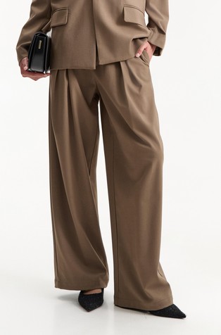 Široke hlače z gubama