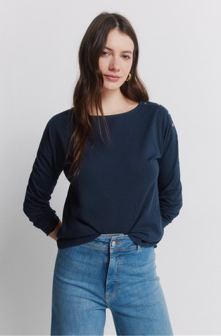 Shoulder button T-shirt