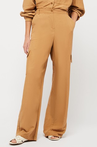Wide cargo trousers