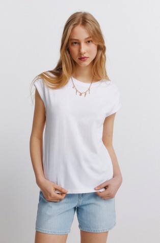 Embroidery shoulder T-shirt