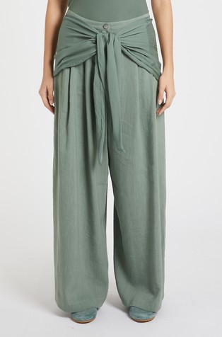 Monochrome wide linen blend trousers with crepe scarf