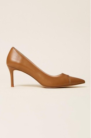 Leather court shoes with logo