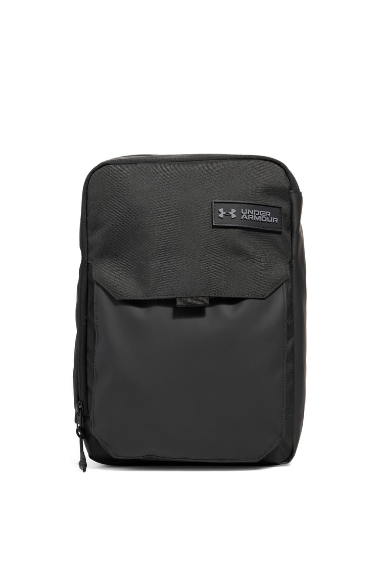 UNDER ARMOUR Triumph vodoodbojen nahrbtnik z eno naramnico Črna - Black 
