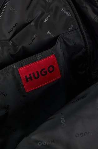 HUGO BOSS Nahrbtnik s številnimi žepi in kontrastnimi logotipi Črna - Black 2