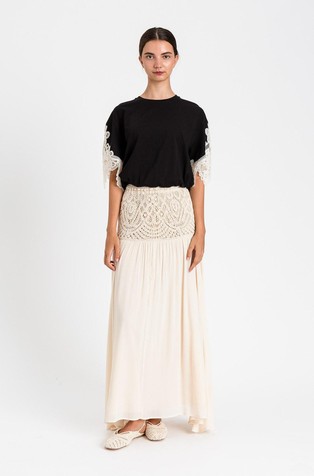 Blouse with macramé sleeves