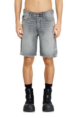 Denim shorts with frayed hems