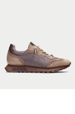 Leather sneakers with mesh inerts