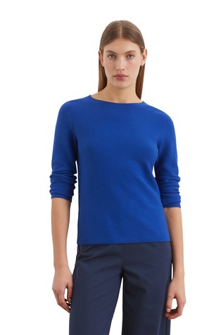 Slim fit knitted sweater made from soft organic cotton