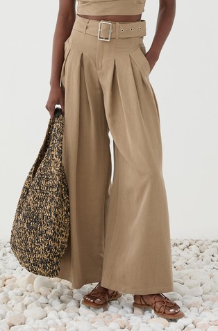 Wide-fit belted pleated trousers