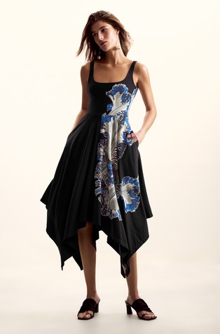 Asimetrična obleka z naramnicami in potiskom oblikovalca Christiana Lacroixa