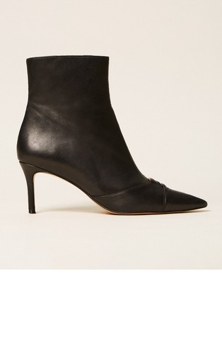 Leather ankle boots with logo