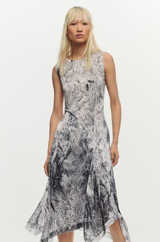 Vzorčasta obleka z A-krojem