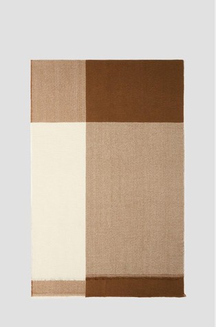 Colour-block pleated stole