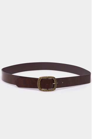 Belt buckle with engraved details