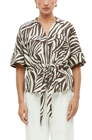 Short sleeved blouse jacket with pattern