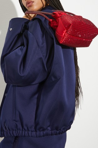 Satenasta torbica z okrasnimi kamenčki