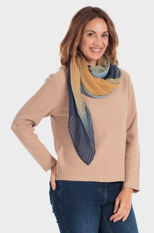 Pleated ombrÃ© pashmina