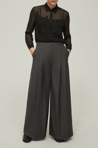 Široke hlače z gubami