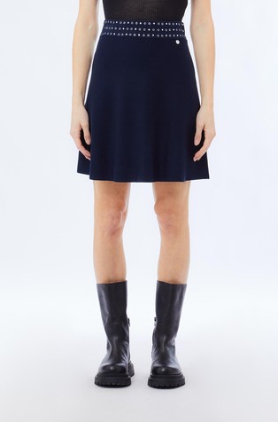 Pleteno krilo z okrasnimi kamenčki