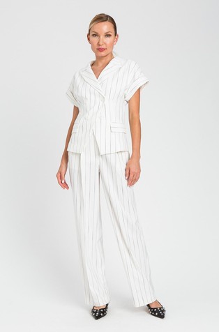 Plapolajoč črtast suknjič s kratkimi rokavi