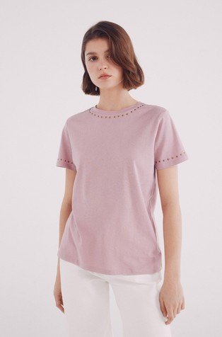 T-shirt with studs on the neck and sleeves
