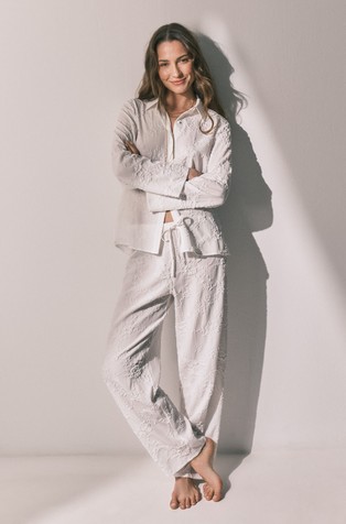 Srajčna pižama z dolgimi rokavi in žakarskim vzorcem