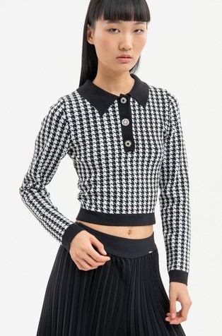 Sweater with houndstooth pattern