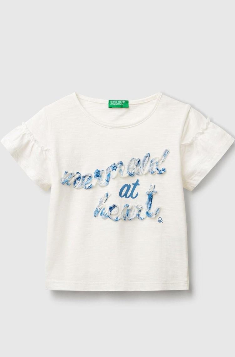 BENETTON Bombažna majica z volančki in 3D aplikacijo Bela - Creamy White 