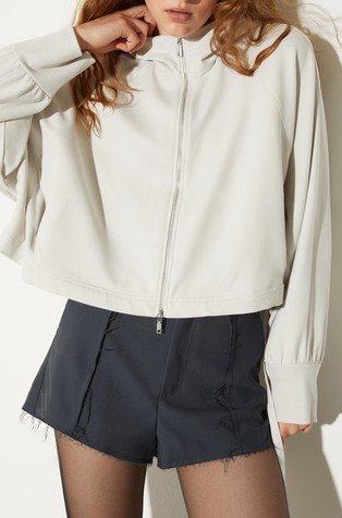 Oversized fit bombažna jopa s kapuco in kontrastnim vstavkom