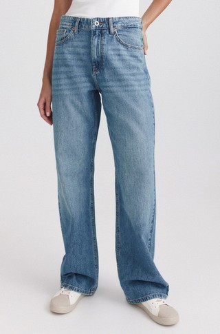 Wide leg mid-rise jeans