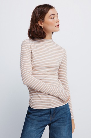 Majica s povišanim ovratnikom