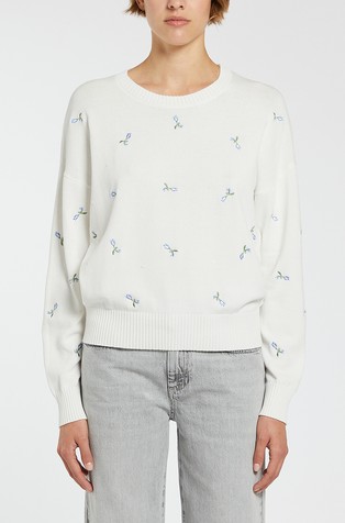 Floral embroidery knit sweater