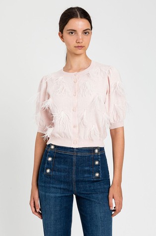 Pletena jopa s kratkimi rokavi in perjem