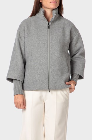 Three-quarter knitted sleeve jacket