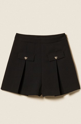 Crêpe shorts with heart-shaped buttons