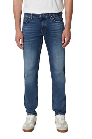 SJÖBO shaped jeans made from a stretchy organic cotton