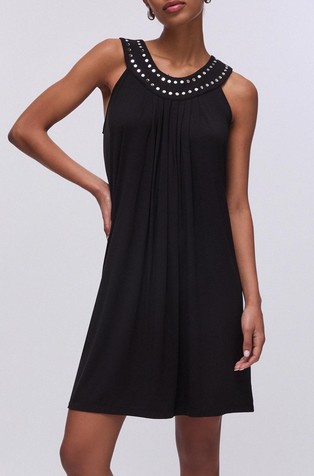 Kratka obleka z dekorativnimi neti